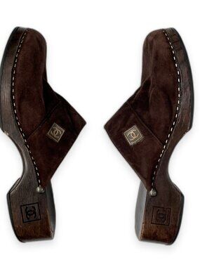 CHANEL Brown Suede Classic CC Logo Vintage Clogs Mules 39 8.5 9 Platform Slides
